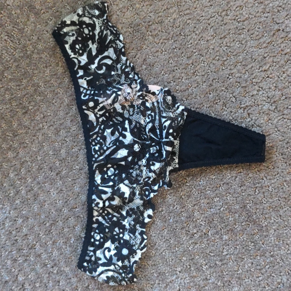 NWT Victoria's Secret Very Sexy Thong Panty Size M